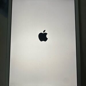 Apple Silver iPad Sleek Design Powerful Performance